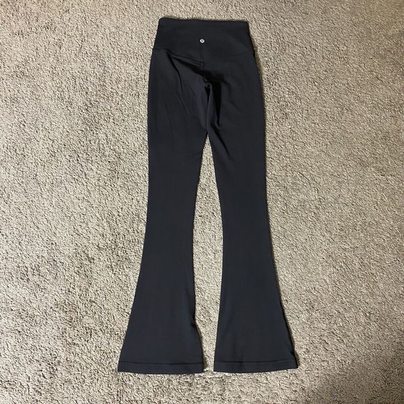 Lululemon Size 4 Align High Rise Mini Flared Pant 32" Black Regular - Picture 2 of 7